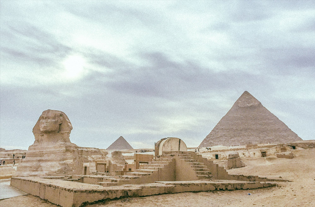 金字塔的起源和历史，金字塔的起源和历史PPT（金字塔是如何建造出来的）