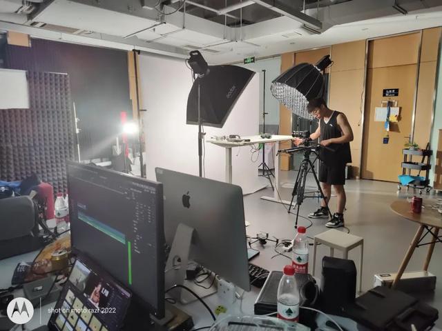 屏幕没坏但屏幕滑不动，vivo手机屏幕没坏但屏幕滑不动（只要5999元的moto刀锋折叠屏）