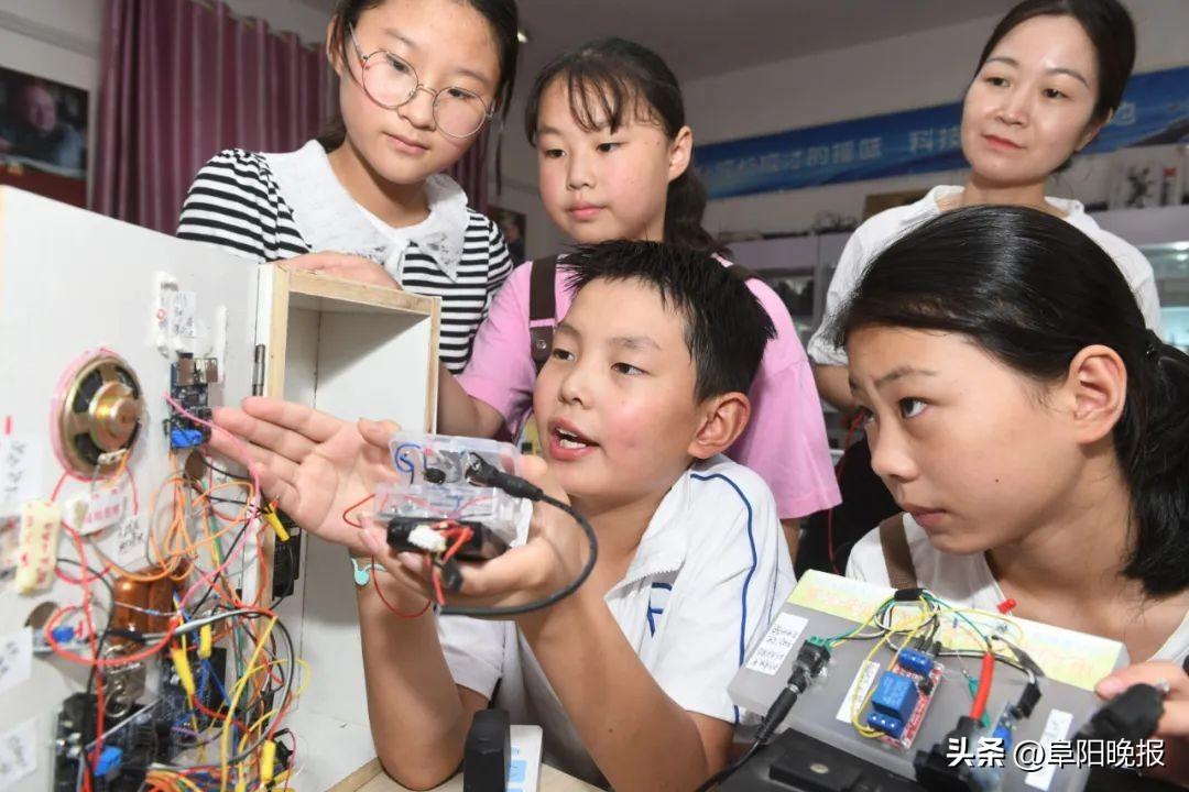 小学生奖状名称有哪些，奖状都有什么之星大全（阜阳3名小学生获国家级大奖）