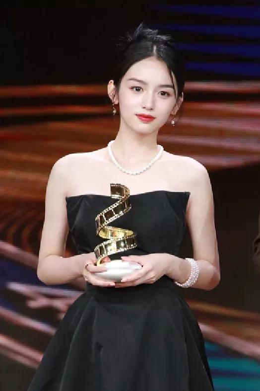 文艺范的句子关于青春，有文艺范的句子（清新文艺型的周也）