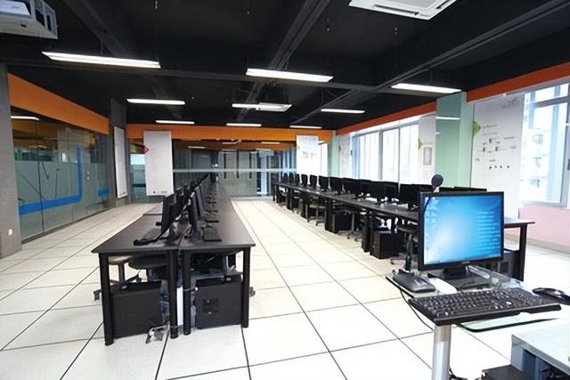 大学公共基础课有什么，本科大学公共课有哪些（计算机网络技术专业课程设置——专业课程）