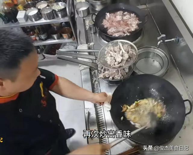 煮羊骨头的正确方法与配料，熬羊骨头汤的正确步骤（麻辣五香羊骨头的正确做法）