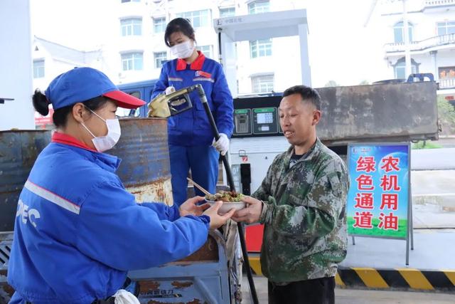 优惠加油卡如何加油的，优惠加油卡如何加油的视频（中国石化这波加油优惠别错过）