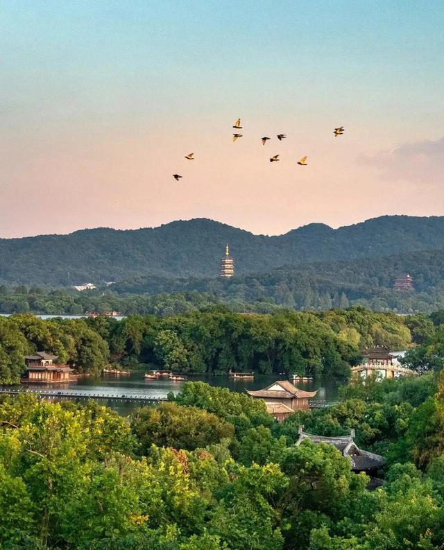 西湖旧十景和新十景，西湖新十景是哪十景（杭州西湖十景最详细攻略）