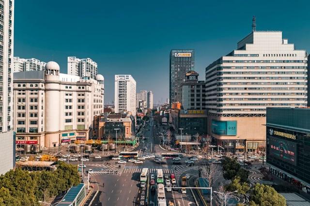 武汉最繁华的商业街，武汉最繁华的商业街在哪里（武汉两条步行街）