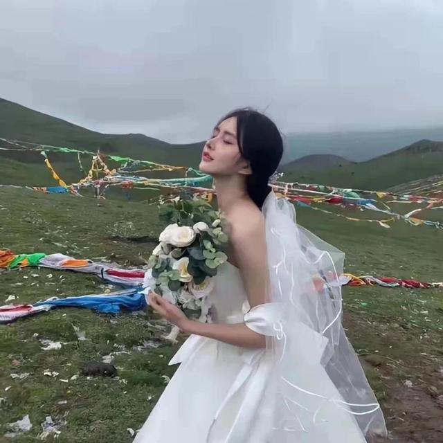 芜妹/闺蜜头像/     夏日骄阳微信，芜妹/闺蜜头像/     夏日骄阳，你是人间天堂。（夏天是远道而来的热情和浪漫）