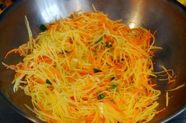 胡萝卜能不能多吃吗，胡萝卜能不能多吃（多吃未必对身体健康有好处）