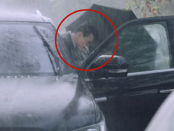 自动伞怎么打开和关上，全自动伞的打开方法（收伞不湿身）