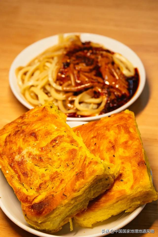 担担面的来历，担担面的来历25个字（臊面、呱呱、糊锅、牛肉面...甘肃人的早餐到底多瓷实）