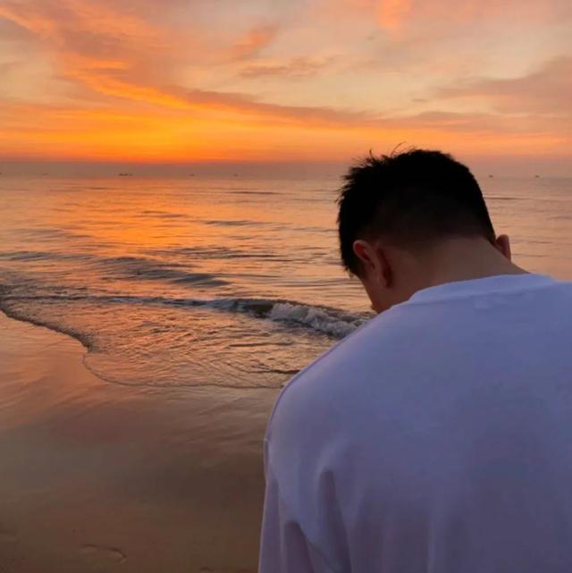 高级感男生头像，高级感拉满的男生头像微信（小众又高级的不露脸男生头像）