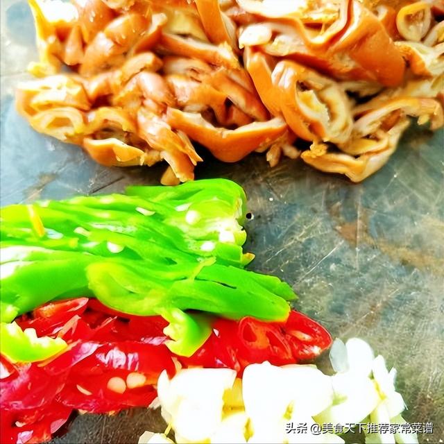 怎么炒卤肠，卤生肠怎么炒比较好吃（卤大肠炒胡萝卜丝）