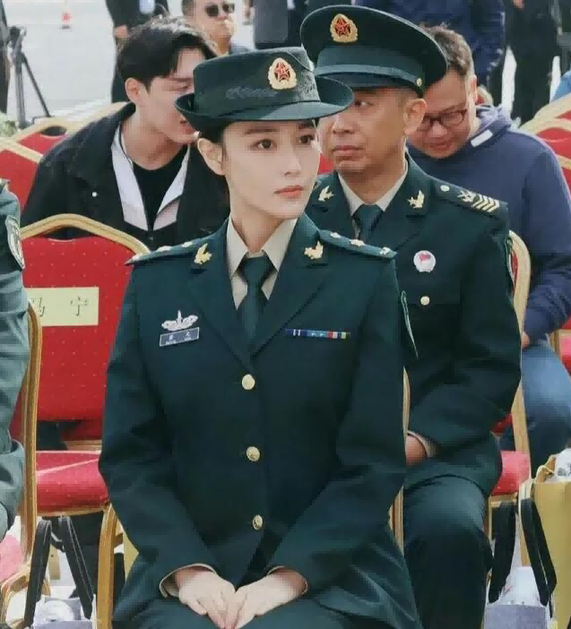 李晨张馨予生活照，张馨予写真 生活照（张馨予：游离吴卓羲和李晨后）