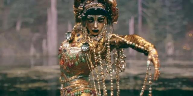 左耳电影剧情介绍，电影左耳剧情介绍（满屏都是“情欲”的撩拨）