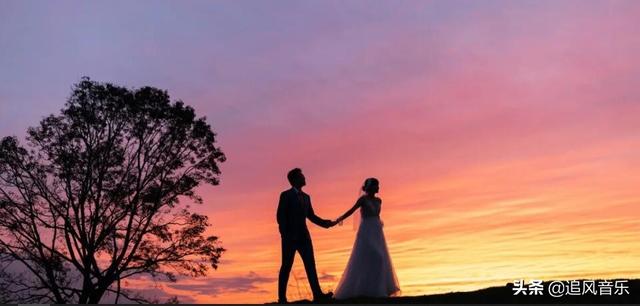 隔岸歌词表达的啥意思，隔岸歌曲（车载情感歌曲《爱情十八拍》这首歌的含义是什么）