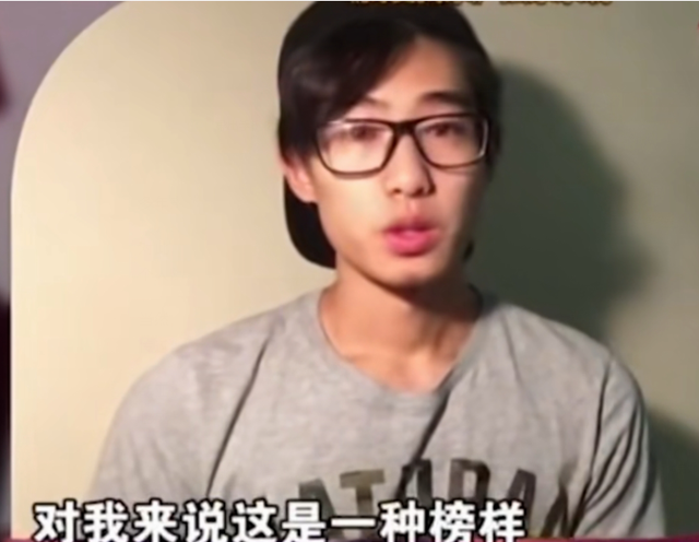 胡亚捷与妻子汤静：一边互相嫌弃，一边不离不弃，活成儿子的榜样