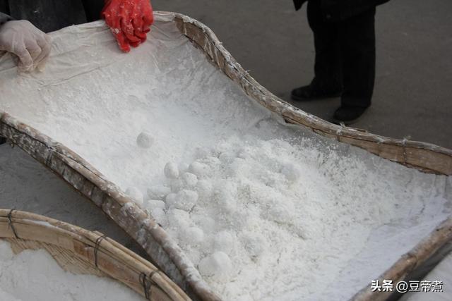 汤圆和元宵的区别在哪里，汤圆和元宵的区别在哪里知乎（元宵节的“元宵”和“汤圆”到底有什么不同）