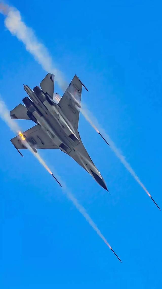 中国人民解放军空军，中国人民解放军空军成立时间（人民空军，生日快乐）