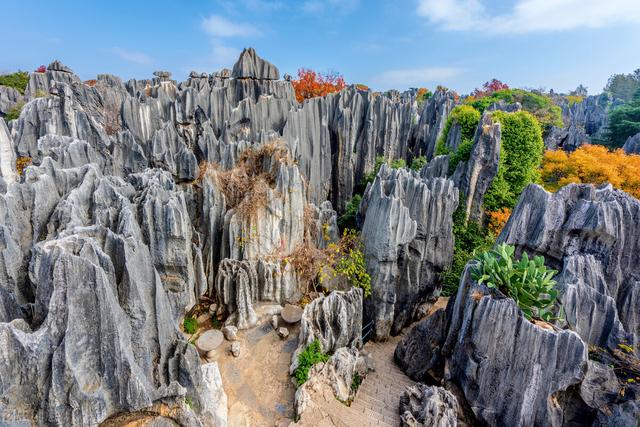 云南旅游必去的景点 云南旅游值得一去的10个地方推荐，云南旅游必去的景点（去过3个的都说‘美到窒息’）