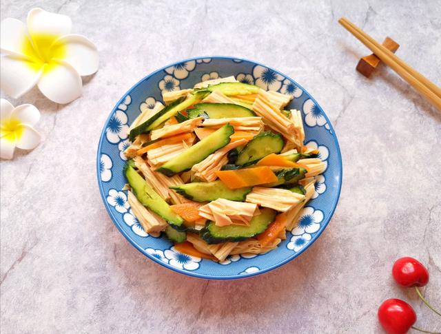 腐竹拌凉菜的做法怎么办呢，拌腐竹凉菜做法大全（腐竹和黄瓜做凉拌菜）