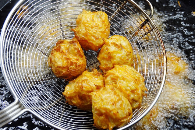 萝卜丸子的正宗做法和配方，萝卜丸子的做法及配方（面粉淀粉都别放）