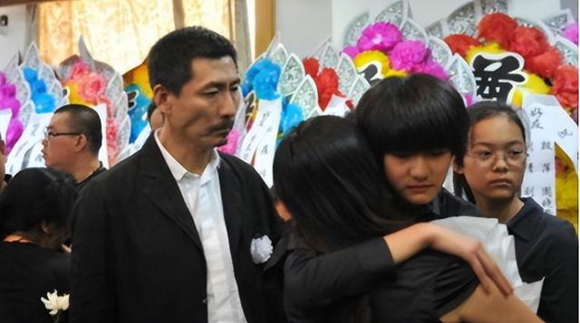 著名演员李婷，去世10年后，前夫带女儿再婚，弟弟的做法让人心寒