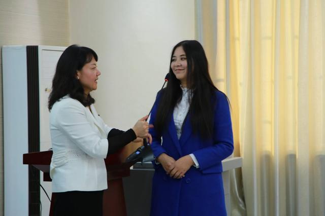青春期女孩怎么教育和引导，青春期女孩应该怎么教育（当你不知道该如何教育孩子时）