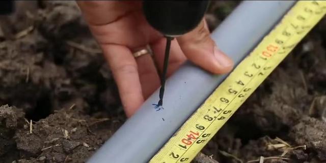怎么做泥最简单成功，怎么做泥简单（农村1小哥塑料管自制自动灌溉系统）