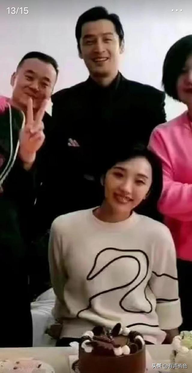 胡歌薛佳凝二人是谁给胡歌介绍的，为什么是她拿下了胡歌