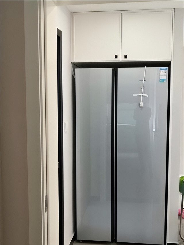 客厅冰箱摆放位置，客厅冰箱摆放位置有风水（聪明人都放在这3个地方）