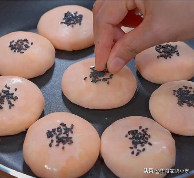 红薯饼怎么做好吃又简单，红薯饼怎么做好吃又简单没有糯米粉（上桌后大人孩子都抢着吃）