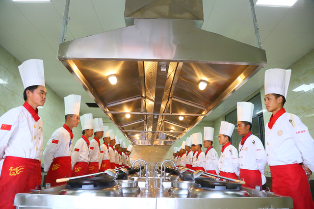 职高和普高有什么区别 哪个好，普高与职高哪个好（普高和职校该选哪一个）