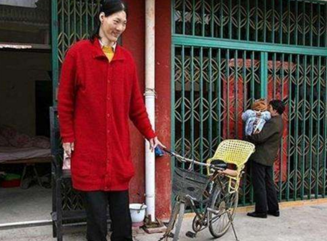 世界上有没有巨人，世界上真的存在巨人吗（中国2.48米“女巨人”）