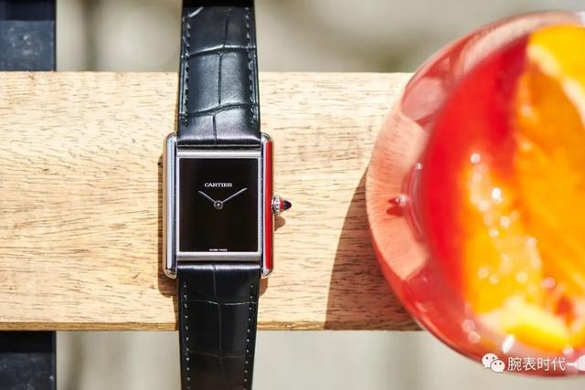 卡地亚tank什么档次，卡地亚tank大小尺寸（卡地亚最有品味的入门款Tank）
