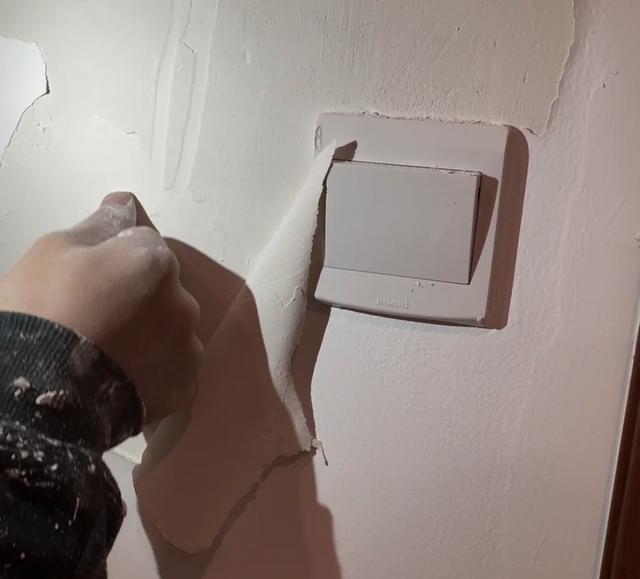 乳胶漆墙面翻新最简单的方法，墙面翻新最简单最经济实用的方法（自己就能轻松搞定）