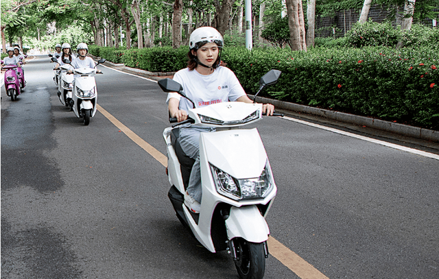 充电器充不进去电，手机充电接口充不进去电是怎么回事（遇到电动车充不进电）