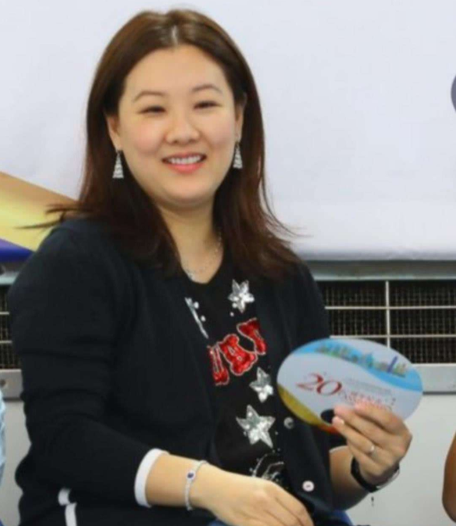 伏明霞的无性婚姻，伏明霞什么时候离的婚（伏明霞24岁嫁50岁富商）