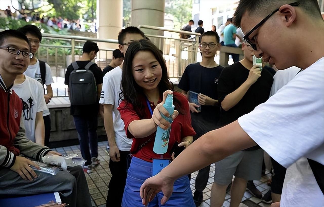 北京市外事学校（北京四所大学毕业证一文不值）