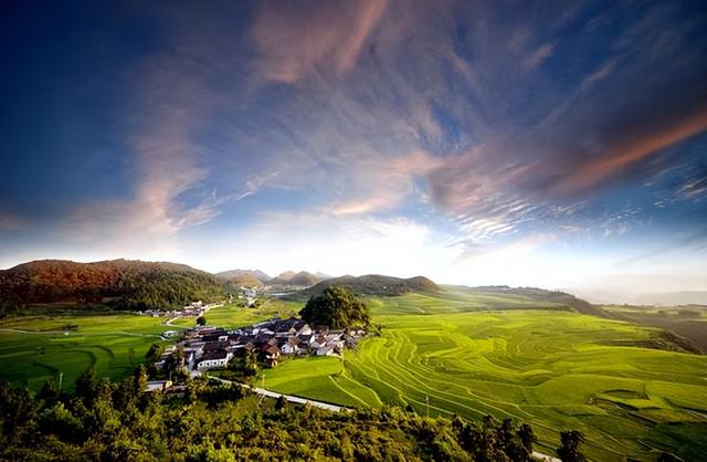 八月份的最佳旅游地方，，10大绝美避暑胜地，山美水美人更美