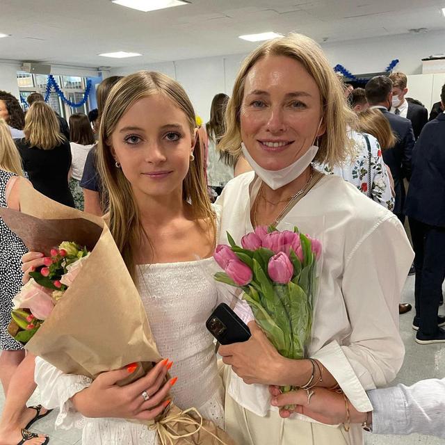 关于欧美著名艳星的信息，好莱坞两位顶流女星惊爆同性绯闻