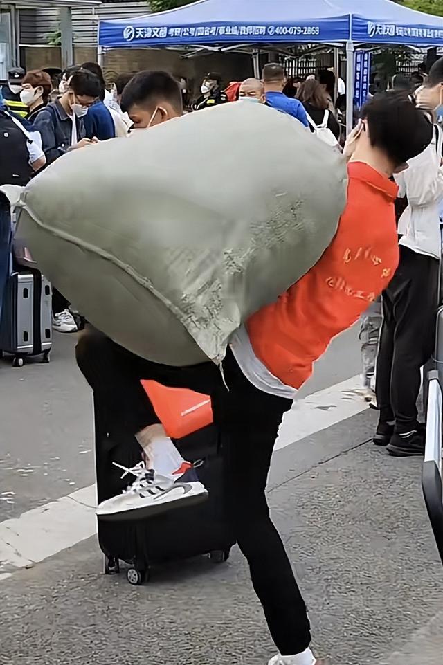 学校有趣的事（大一新生的）