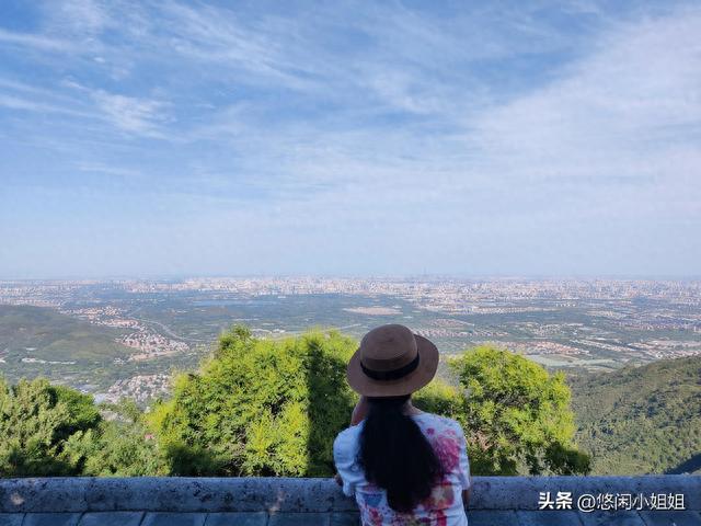 登高远眺，登香炉峰，远眺帝都美景。登山有感。