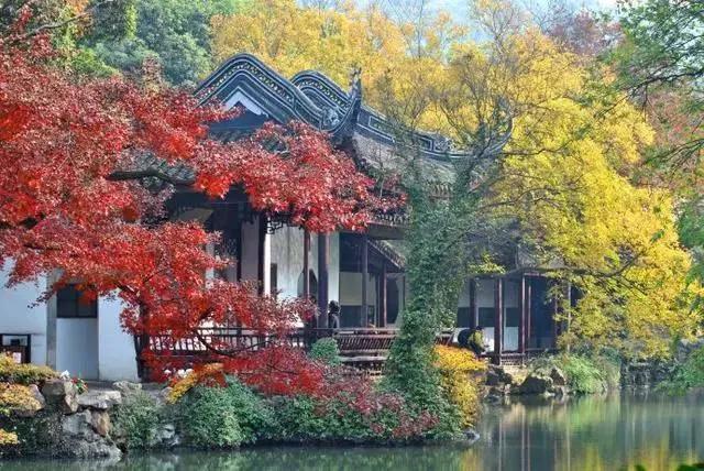 秋天是一个什么样的季节，秋天是一个什么样的季节写一段话（分享绝美秋色：叠翠流金）