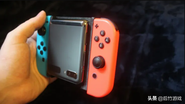 手机nds模拟器，nds模拟器安卓推荐（某玩家将三星折叠手机改装成一台NDS掌机）