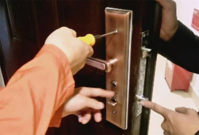 怎么选好的指纹锁，指纹门锁怎么选（指纹锁一定坚持“6不买”）