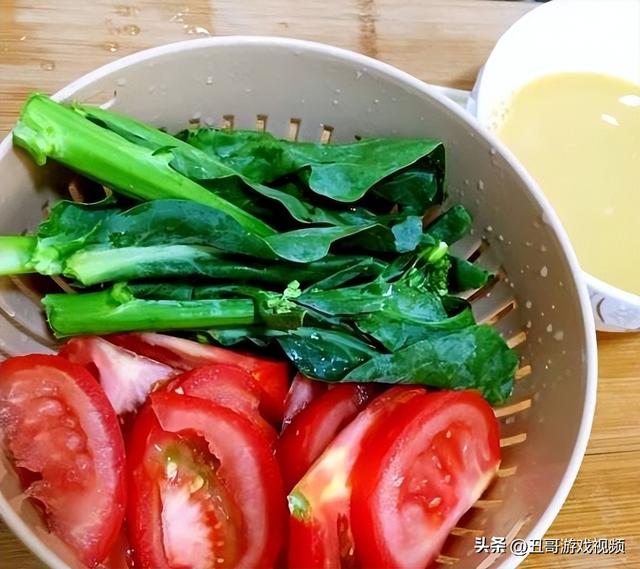 西红柿鸡蛋挂面，好吃的西红柿鸡蛋面（大人小孩都爱吃）