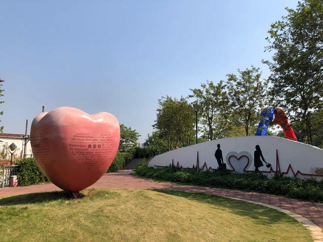 华盖山是什么，华盖山栈道悠闲游