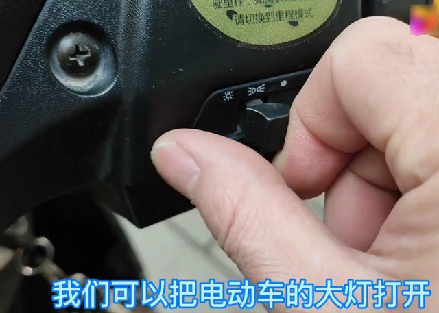 电动车充不进去电是怎么回事，电动车为什么突然充不进去电（冬天电动车掉电快、充不进电怎么办）