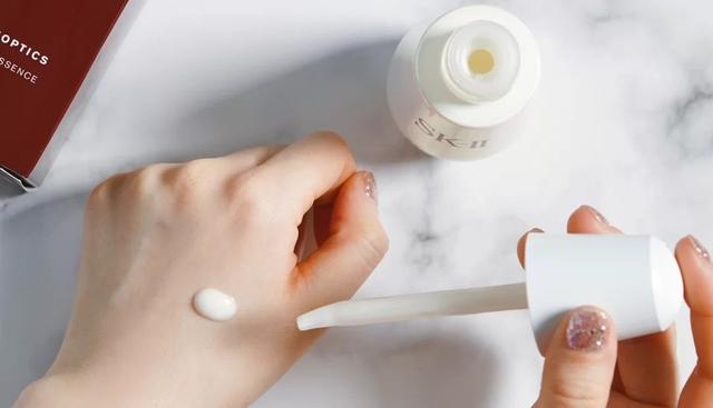 雅诗兰黛小棕瓶成分，雅诗兰黛小棕瓶成分是什么（SK2小灯泡、雅诗兰黛小棕瓶和兰蔻小黑瓶怎么选）