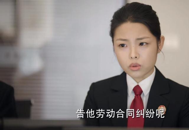 莫小贝 王莎莎，莫小贝素颜照（饰演女法官红唇配西装）