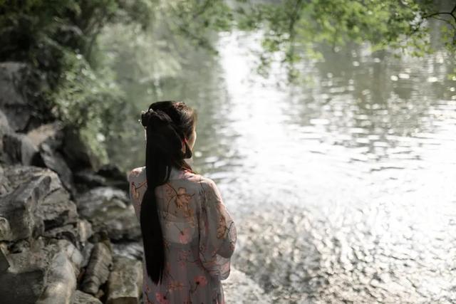 思念诗歌句子说说，思念诗歌句子说说短句（叫想你一生）